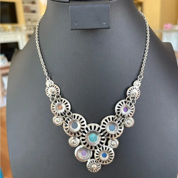 Rhinestone crystal statement bib necklace silver toned - Picture 7 of 12